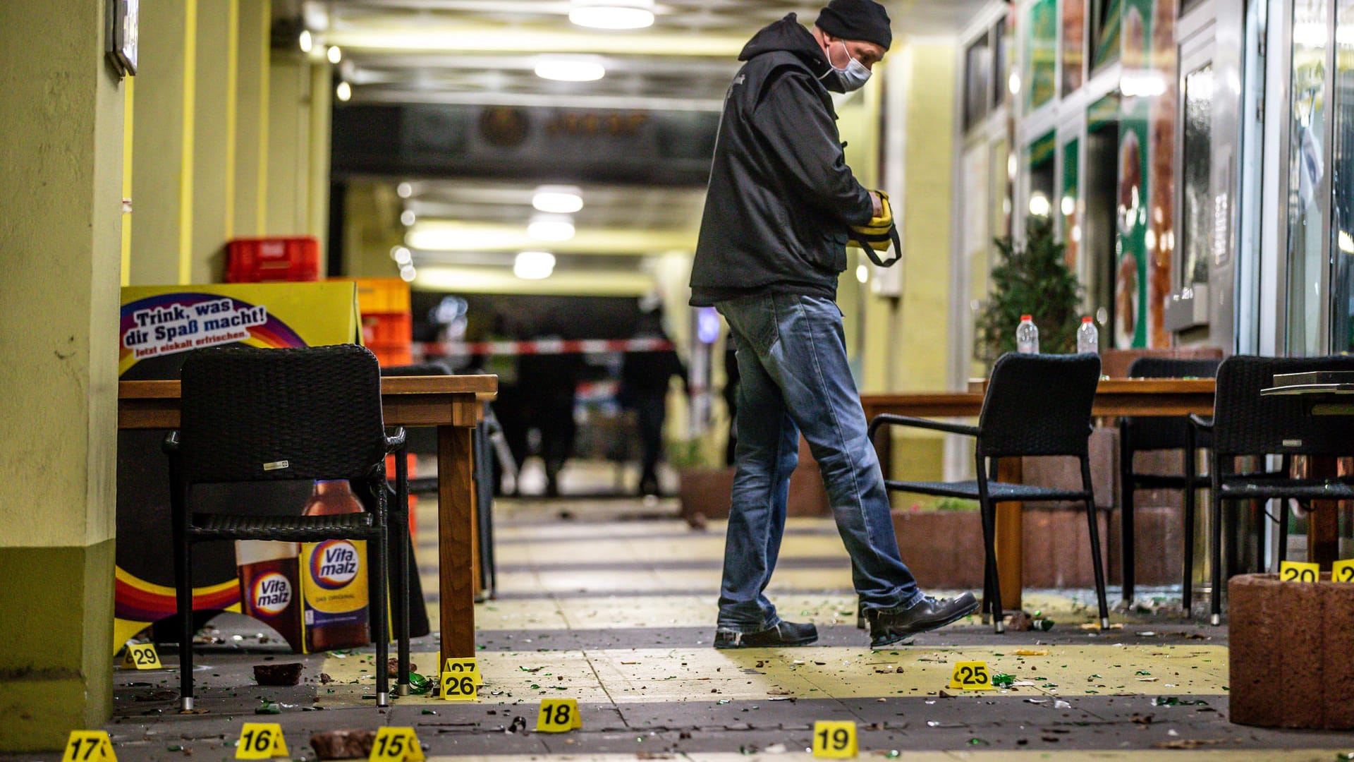 Ermittler in Dortmund: Die Polizei sicherte den Tatort mit einem Großaufgebot.