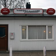 Tradition in Hamburg (Archivfoto): Die Veddeler Fischgaststätte nahe den Elbbrücken.