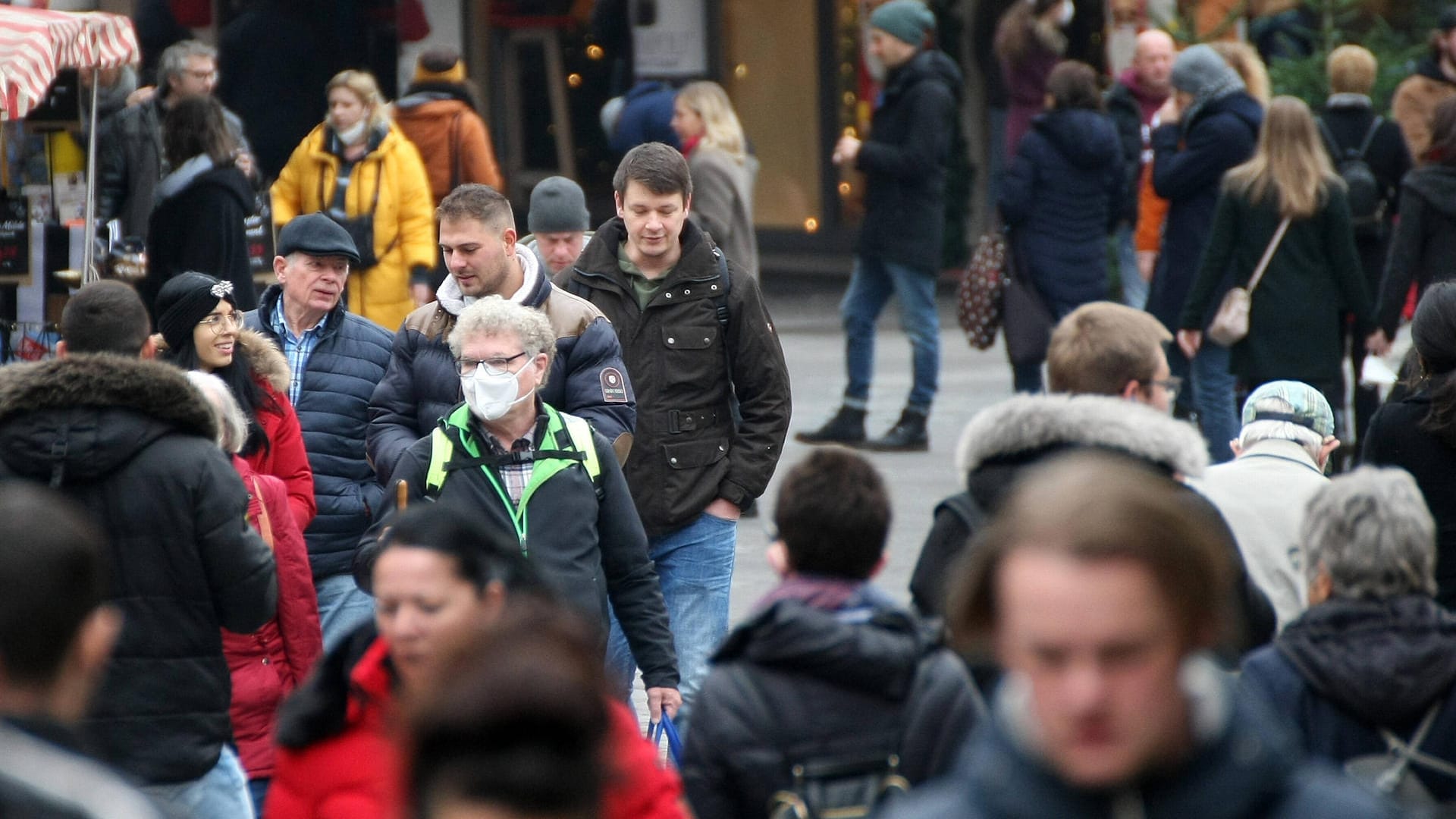 Fußgängerzone in Nürnberg (Archivbild): Die Inzidenz könnte am Montag sprunghaft steigen.