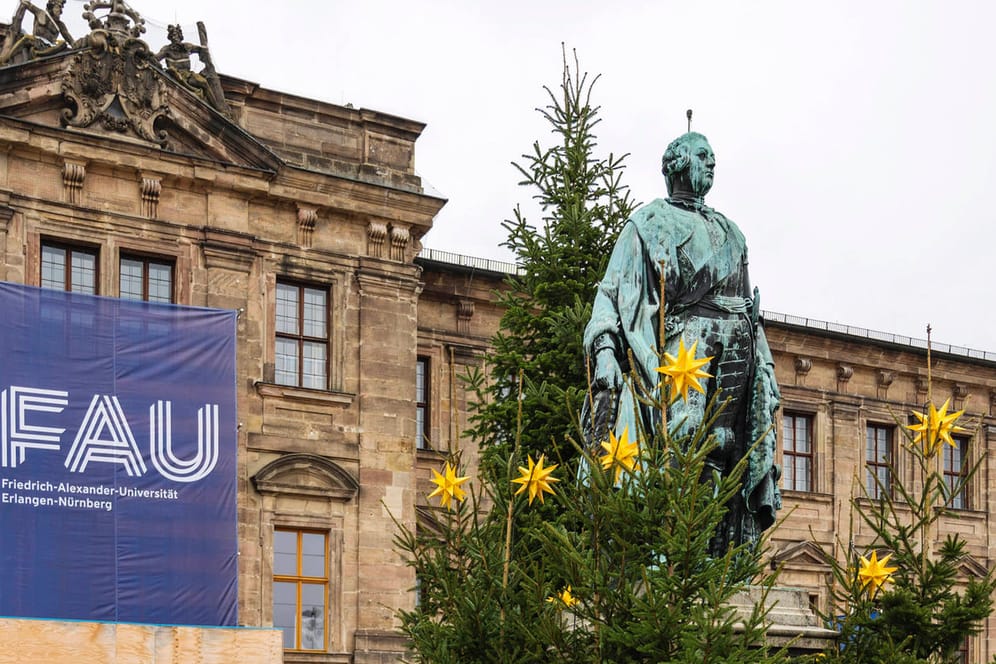 Die Friedrich-Alexander-Universität Erlangen-Nürnberg hat die 2G-Regel im Präsenzbetrieb eingeführt: Nicht alle Studierenden finden das offenbar gut. Es hat bereits Proteste gegeben.