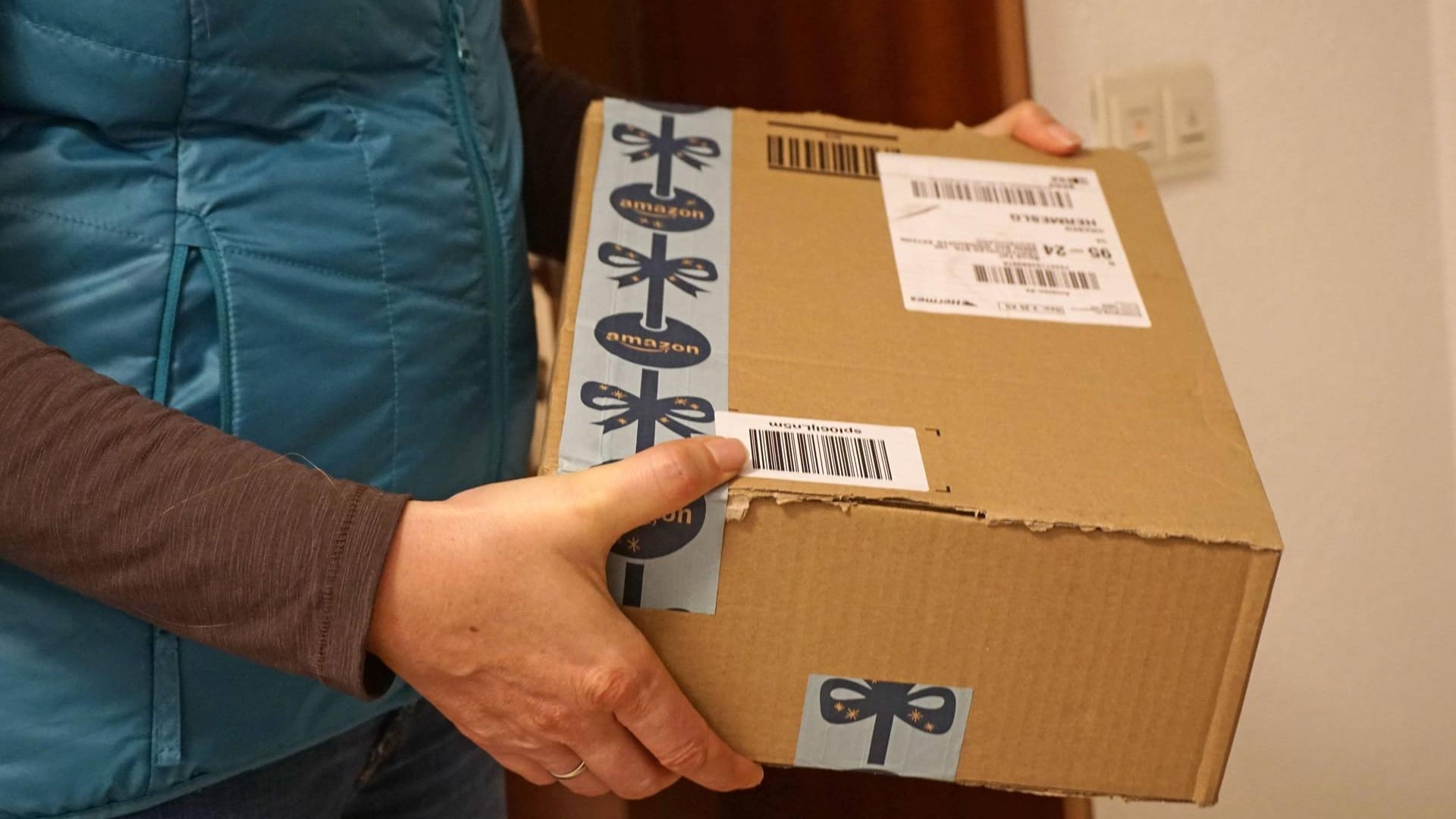 Bestellung von Amazon: In den vergangenen Jahren hatten Umweltorganisationen Amazon vorgeworfen, mit seinen Verpackungen zu viel Plastikmüll zu produzieren.