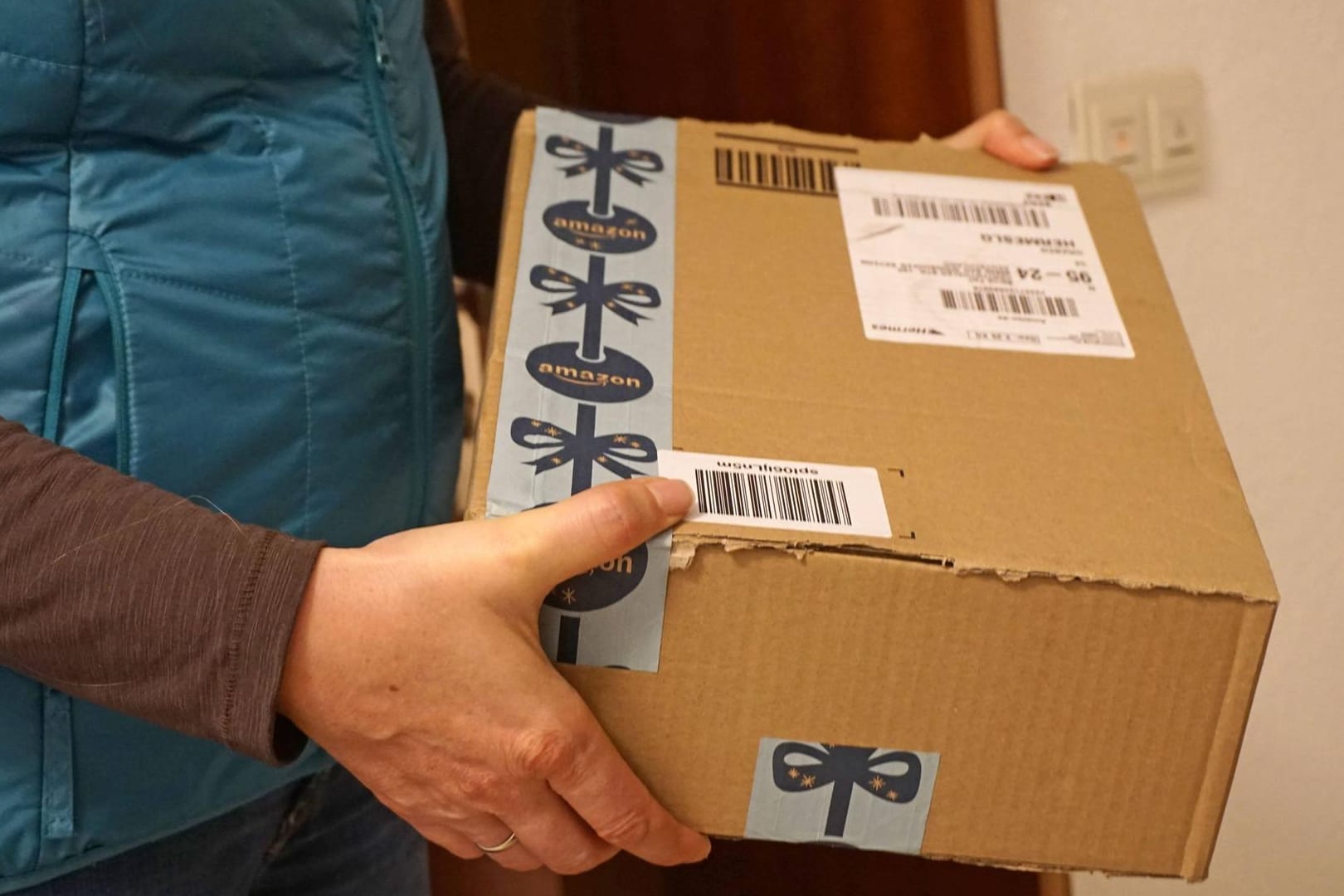 Bestellung von Amazon: In den vergangenen Jahren hatten Umweltorganisationen Amazon vorgeworfen, mit seinen Verpackungen zu viel Plastikmüll zu produzieren.