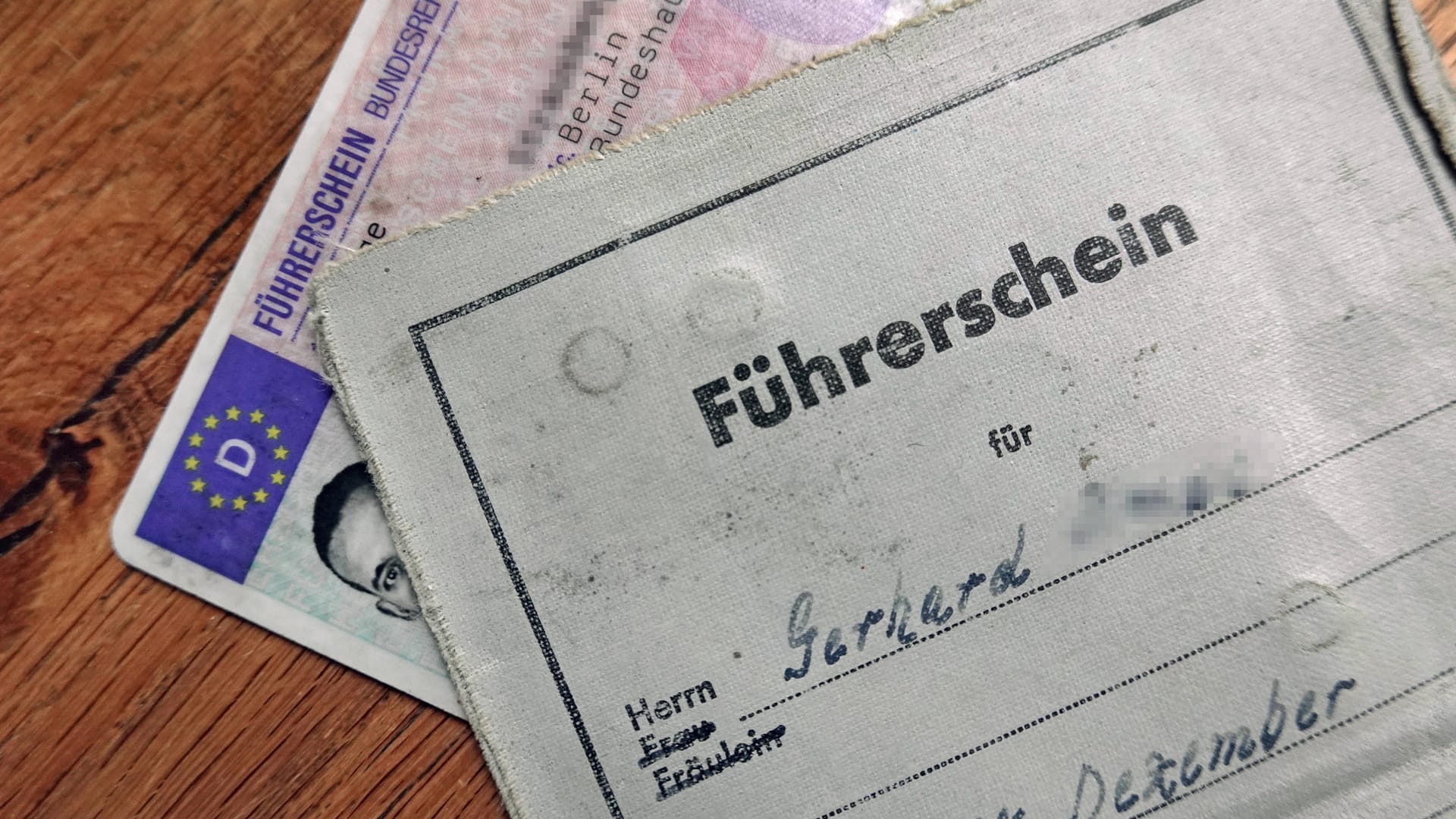 Die Zeit der alten Führerscheine läuft ab: Für ihren Umtausch gelten verschiedene Fristen. Nicht jedes Amt informiert darüber eindeutig.