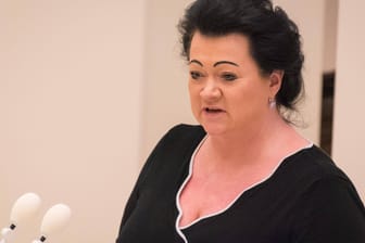 Birgit Bessin: "Wir als AfD-Fraktion im Landtag Brandenburg klagen gegen die 2G-Regel in der neuen Corona-Verordnung."