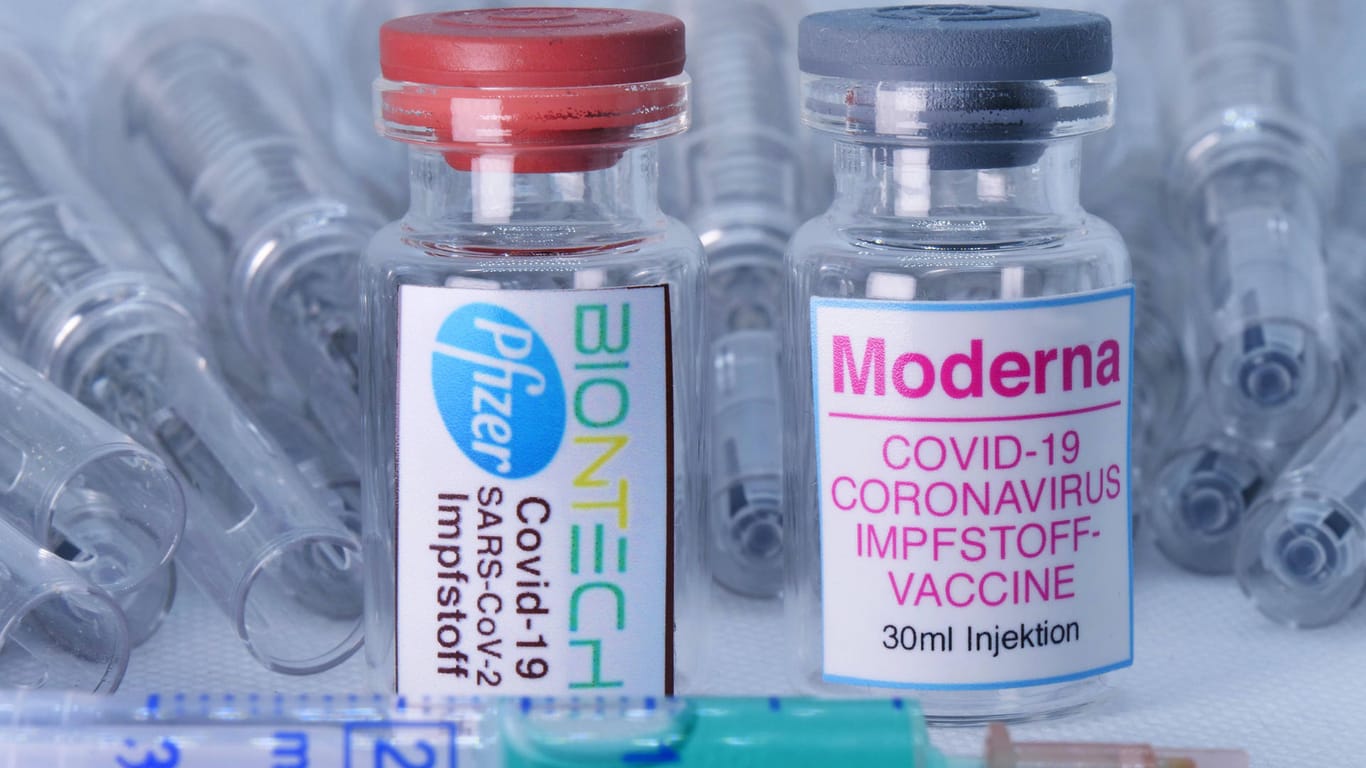 Vakzin von Biontech und Moderna: Für den Booster sollen nur noch mRNA-Impfstoffe verwendet werden.