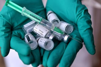 Impfdosen (Symbolbild): Viele Millionen Dosen sind in Deutschland noch bis Jahresende verfügbar.