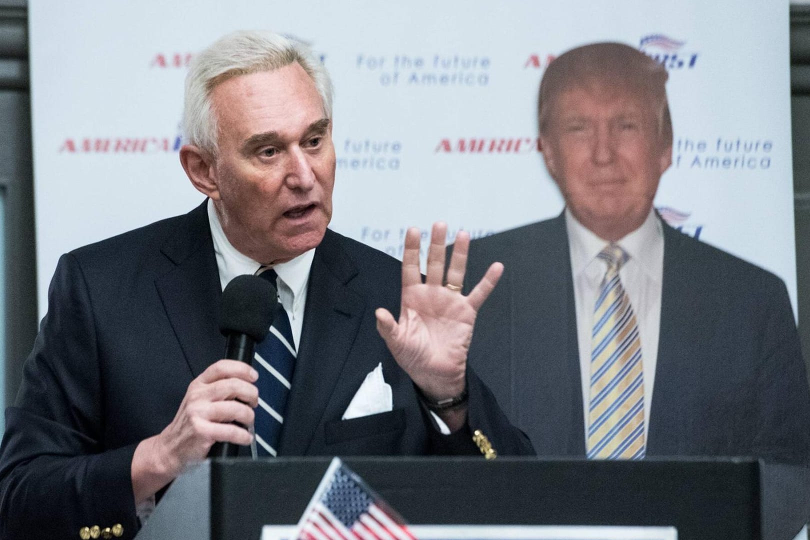 Ex-Trump-Berater Roger Stone (Archivbild): Auch er soll vor dem Kapitol-Ausschuss aussagen.