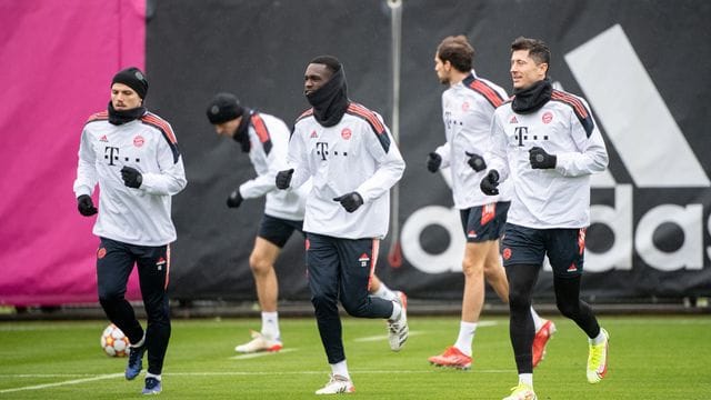 Abschlusstraining des FC Bayern auf dem Vereinsgelände vor dem Abflug zum Gruppenspiel bei Dynamo Kiew.