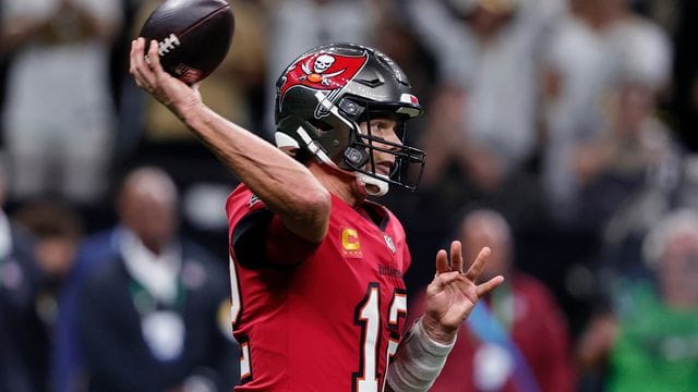 Quarterback Tom Brady führte die Tampa Bay Buccaneers zum Sieg. Quarterback Tom Brady führte die Tampa Bay Buccaneers zum Sieg.