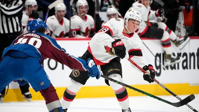 Die Ottawa Senators um Nationalspieler Tim Stützle (r) haben die erste NHL-Partie nach ihrer Corona-Zwangspause verloren. Die Ottawa Senators um Nationalspieler Tim Stützle (r) haben die erste NHL-Partie nach ihrer Corona-Zwangspause verloren.