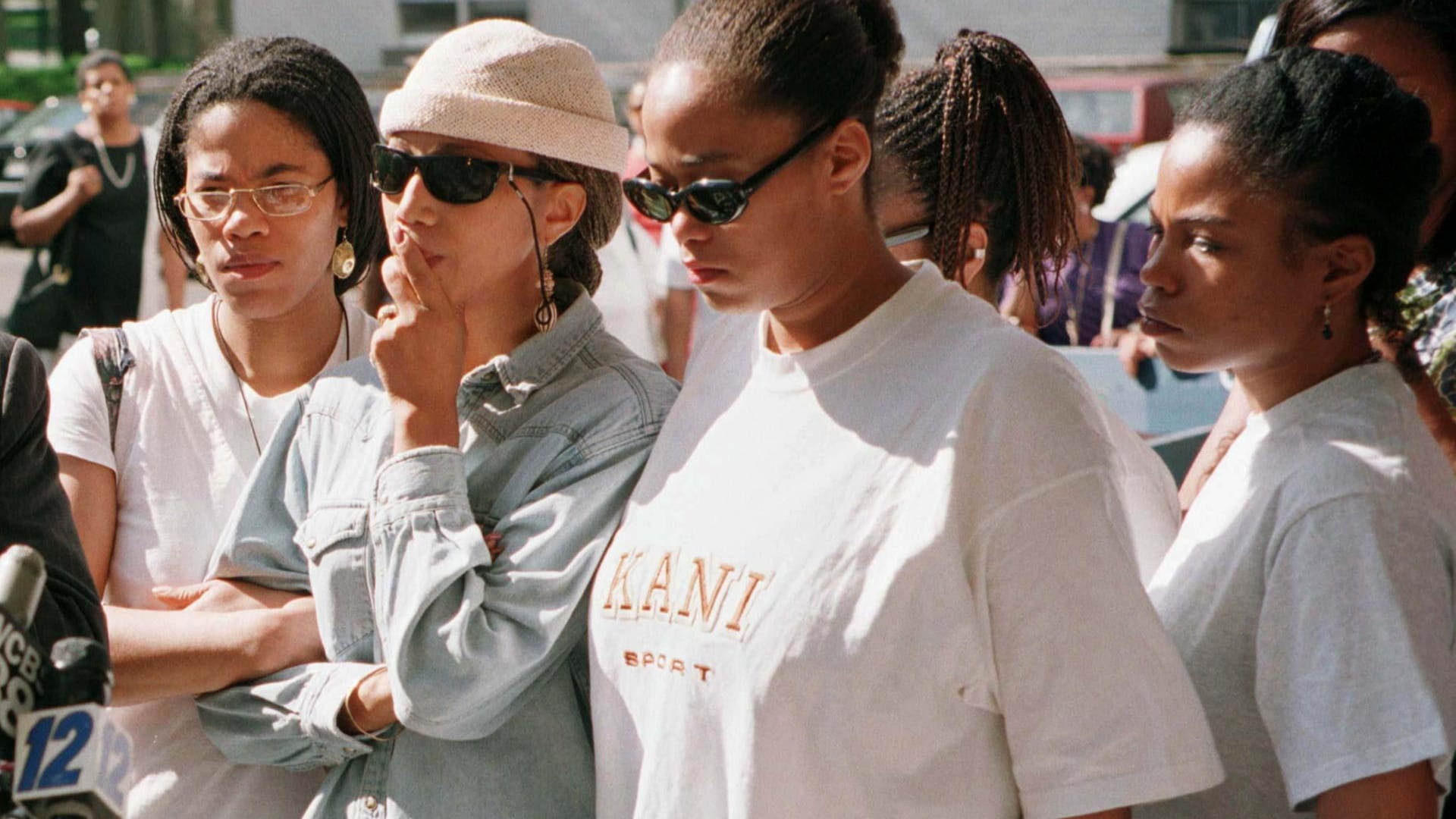 Malaak, Attalah Malikah and Quibila Shabazz bei der Beerdigung ihrer Mutter Dr. Betty Shabazz im Jahr 1997.