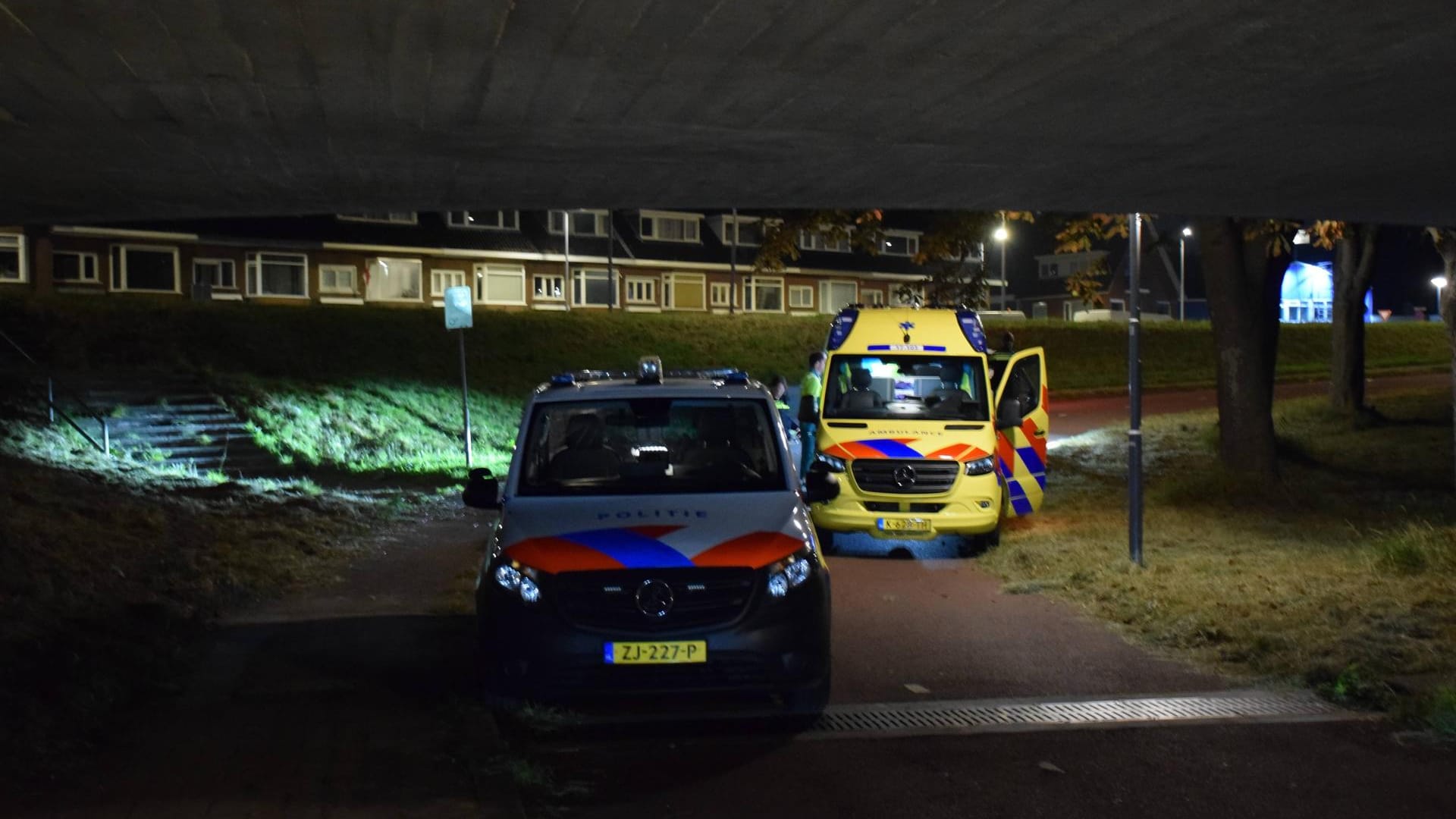 Krankenwagen in Rotterdam (Symbolbild): Erste Patienten werden nach Deutschland gebracht.