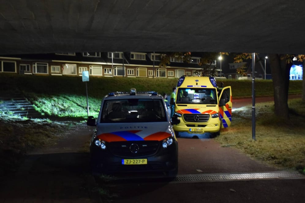 Krankenwagen in Rotterdam (Symbolbild): Erste Patienten werden nach Deutschland gebracht.