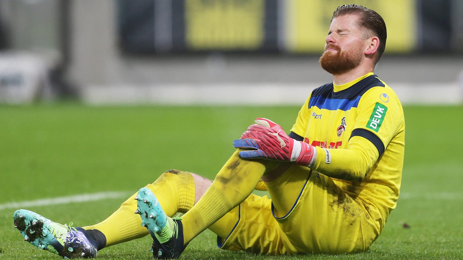 2Timo Horn: Im Spiel gegen Mainz 05 bekam der Torhüter den Ball ans Knie, muss nun vorerst pausieren. 2Timo Horn: Im Spiel gegen Mainz 05 bekam der Torhüter den Ball ans Knie, muss nun vorerst pausieren.