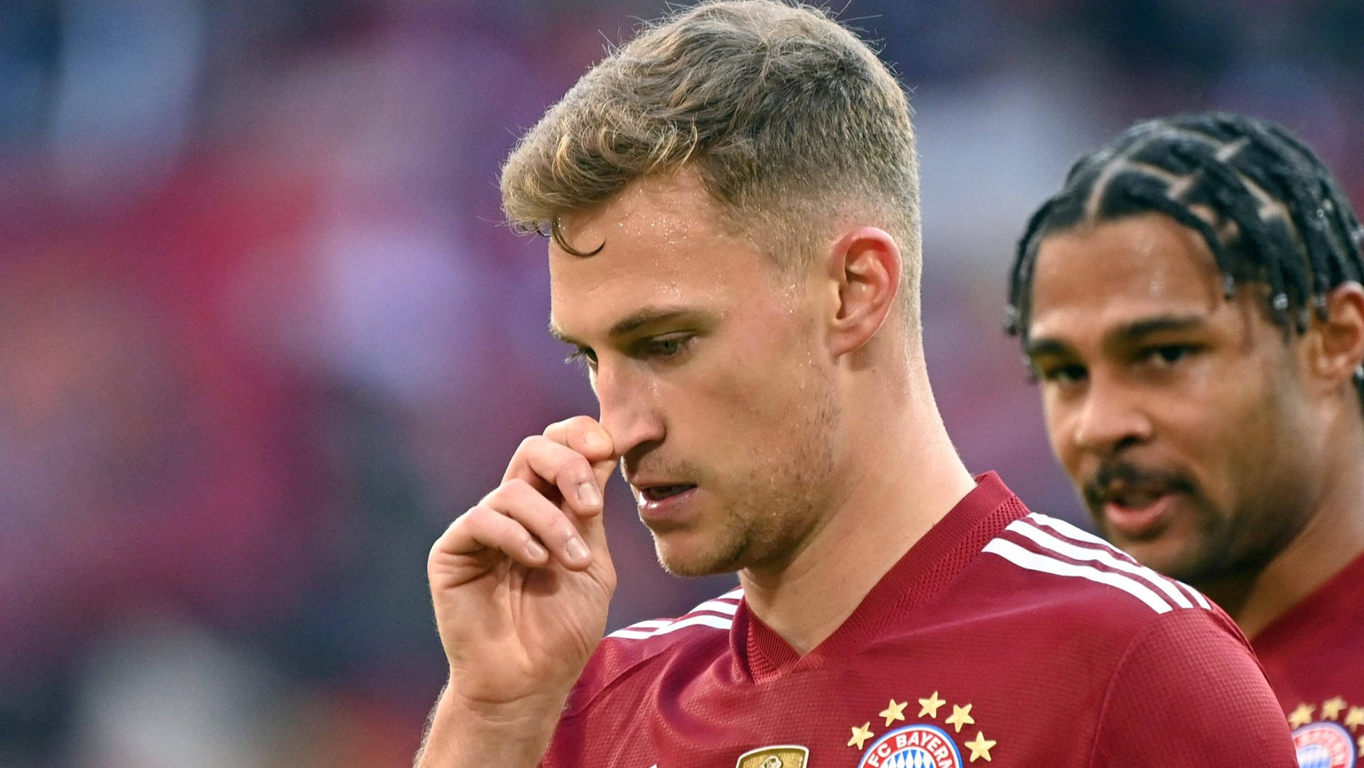 Joshua Kimmich und Serge Gnabry: Bayerns Nationalspieler stehen im Mittelpunkt der Impfdebatte beim Rekordmeister.