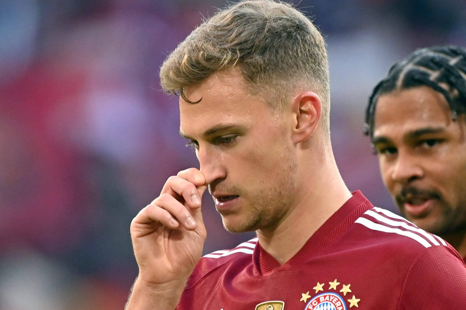 Joshua Kimmich und Serge Gnabry: Bayerns Nationalspieler stehen im Mittelpunkt der Impfdebatte beim Rekordmeister.