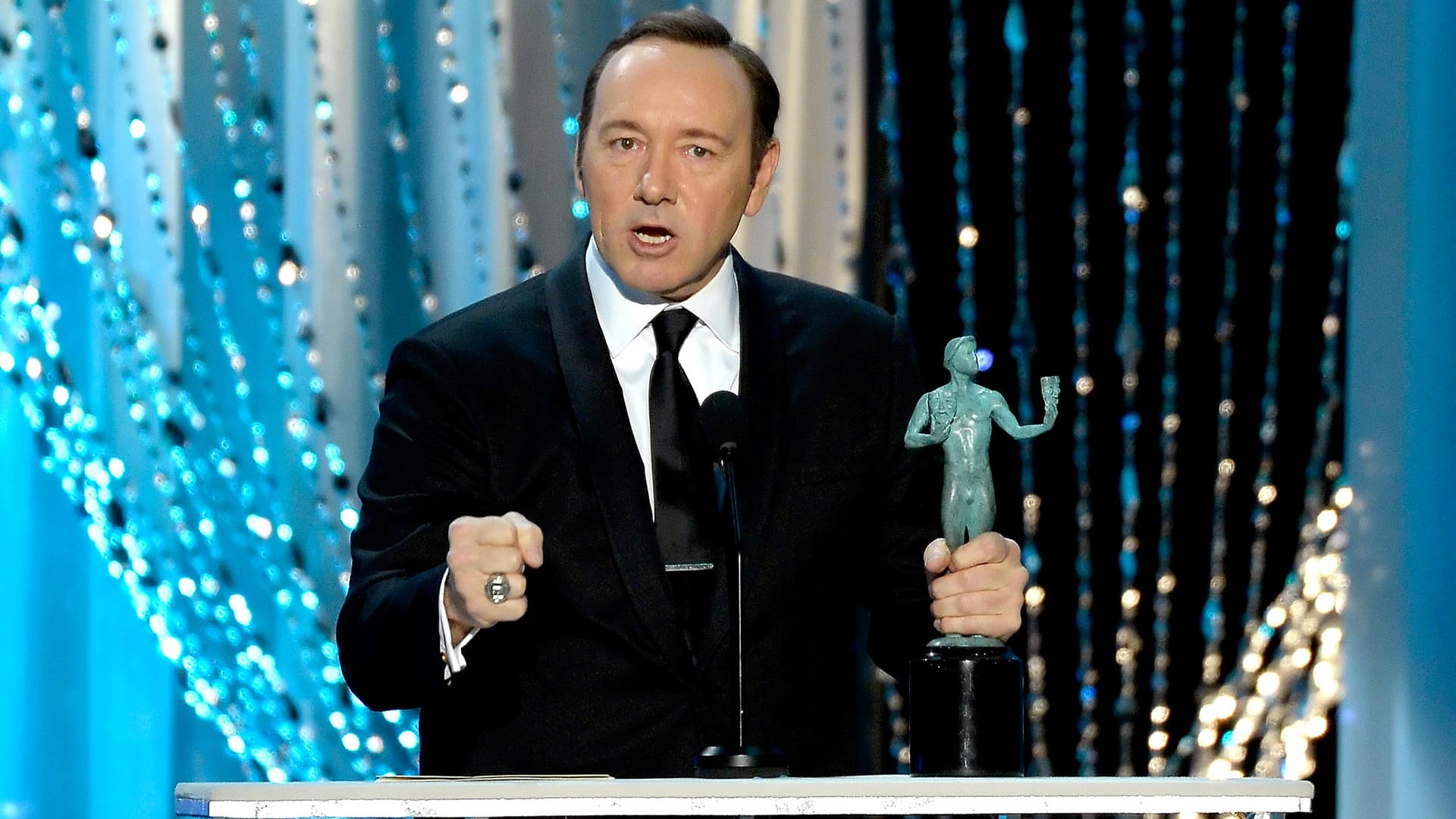 Januar 2016: Hier war Kevin Spacey noch der gefeierte Star und nahm einen Preis für seine Rolle in "House of Cards" entgegen.