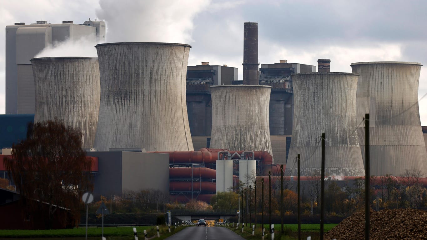 Ein Kohlekraftwerk in Deutschland (Symbolbild): Die Ampelparteien haben sich offenbar auf einen Kohleausstieg bis 2030 geeinigt.