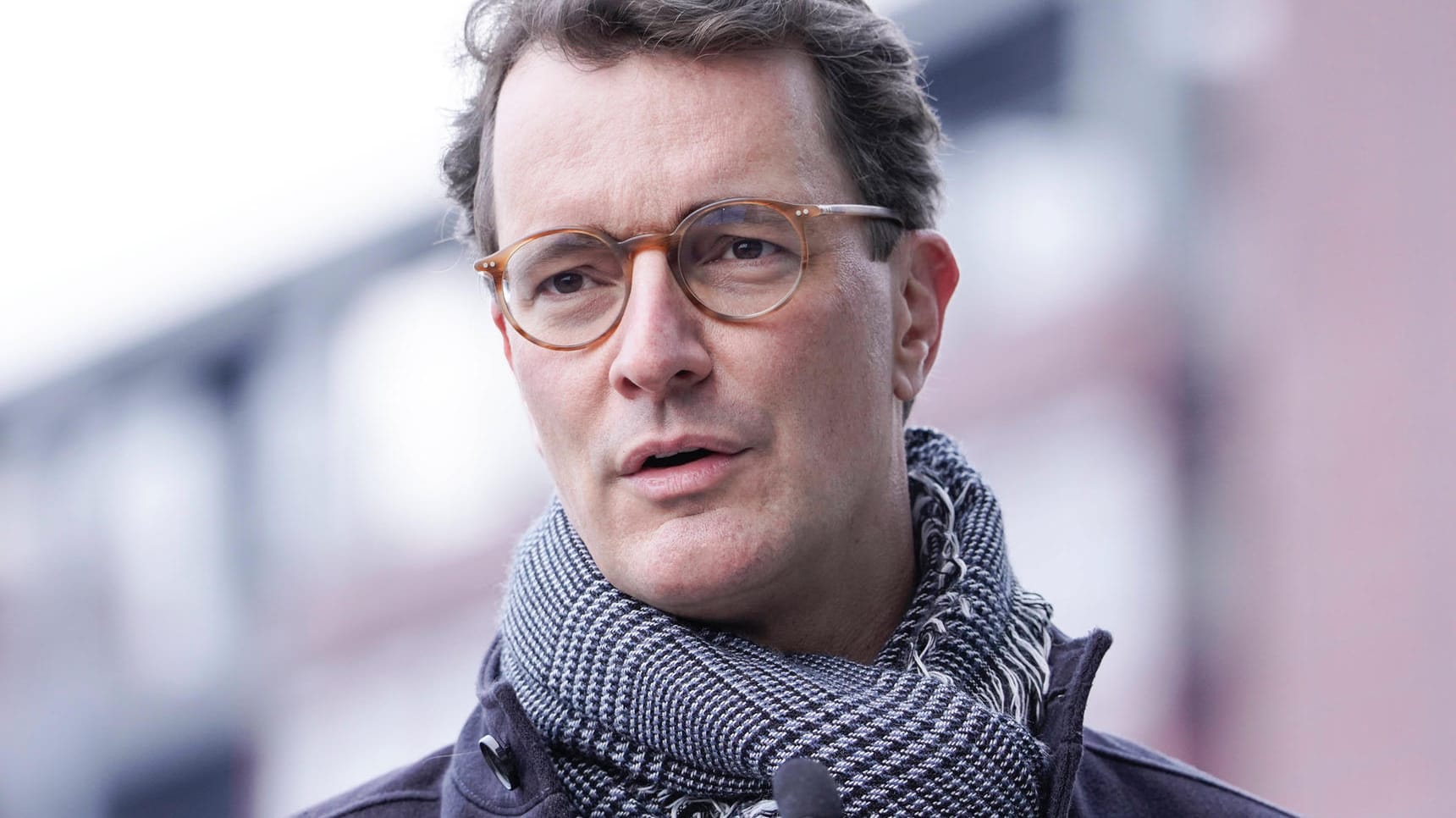 Hendrik Wüst (CDU): Nordrhein-Westfalens Ministerpräsident begrüßt die Debatte um eine Impfpflicht.
