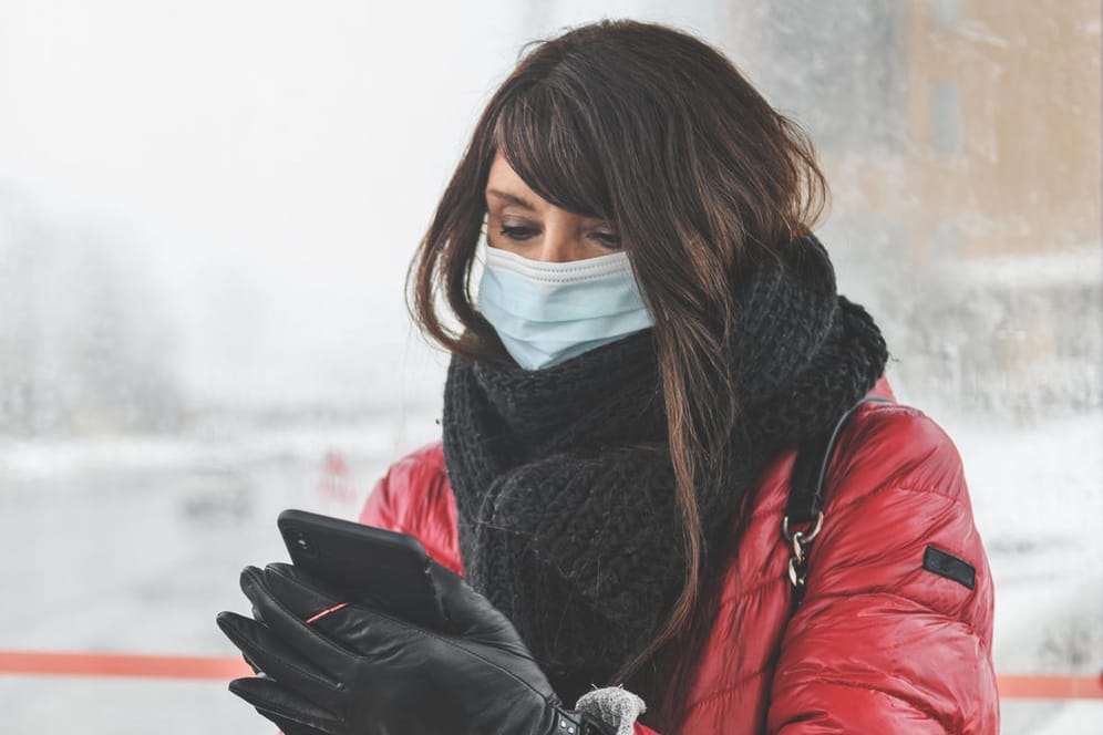 Mund-Nasen-Schutz: In der kalten Jahreszeit werden Masken durch den Atem schneller feucht.