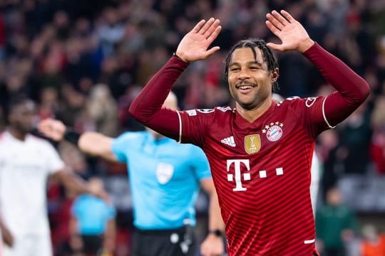 Serge Gnabry vom FC Bayern München freut sich über ein Tor