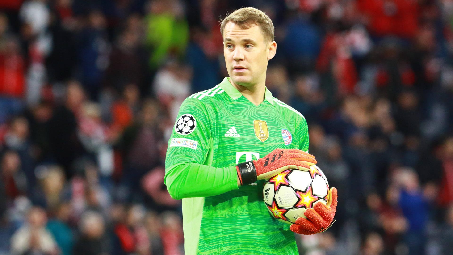 Manuel Neuer (Archivbild): Stand nach 29 Minuten plötzlich im Mittelpunkt, als er unter einen holprigen Rückpass schlug – und der Ball gegen den Pfosten klatschte. Schaute verdutzt, als könne er den Lapsus nicht glauben – trotz widriger Bedingungen. Riesen-Doppel-Parade gegen Mykola Shaparenko (47. Minute). Patzte aber später erneut (74.), als er den Ball nicht festhalten konnte. Note 3