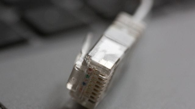 Mit einer ab Dezember gültigen Gesetzesänderung steigt der Druck auf die Internetanbieter, den Verbrauchern die vertraglich zugesicherte Bandbreite auch wirklich zu liefern. Mit einer ab Dezember gültigen Gesetzesänderung steigt der Druck auf die Internetanbieter, den Verbrauchern die vertraglich zugesicherte Bandbreite auch wirklich zu liefern.