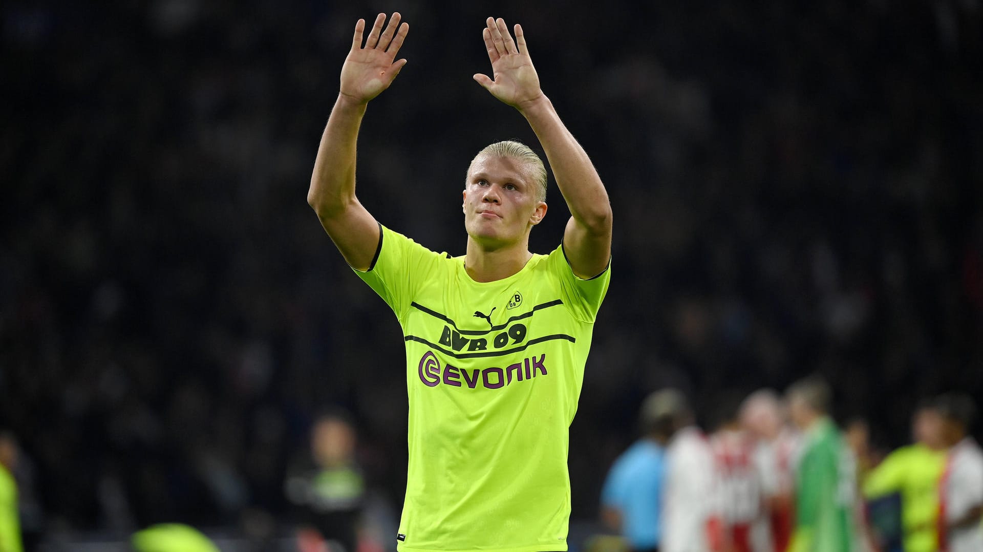Erling Haaland: Der derzeit verletzte Stürmerstar des BVB kann im kommenden Sommer für eine festgeschriebene Ablösesumme den Klub verlassen. Erling Haaland: Der derzeit verletzte Stürmerstar des BVB kann im kommenden Sommer für eine festgeschriebene Ablösesumme den Klub verlassen.