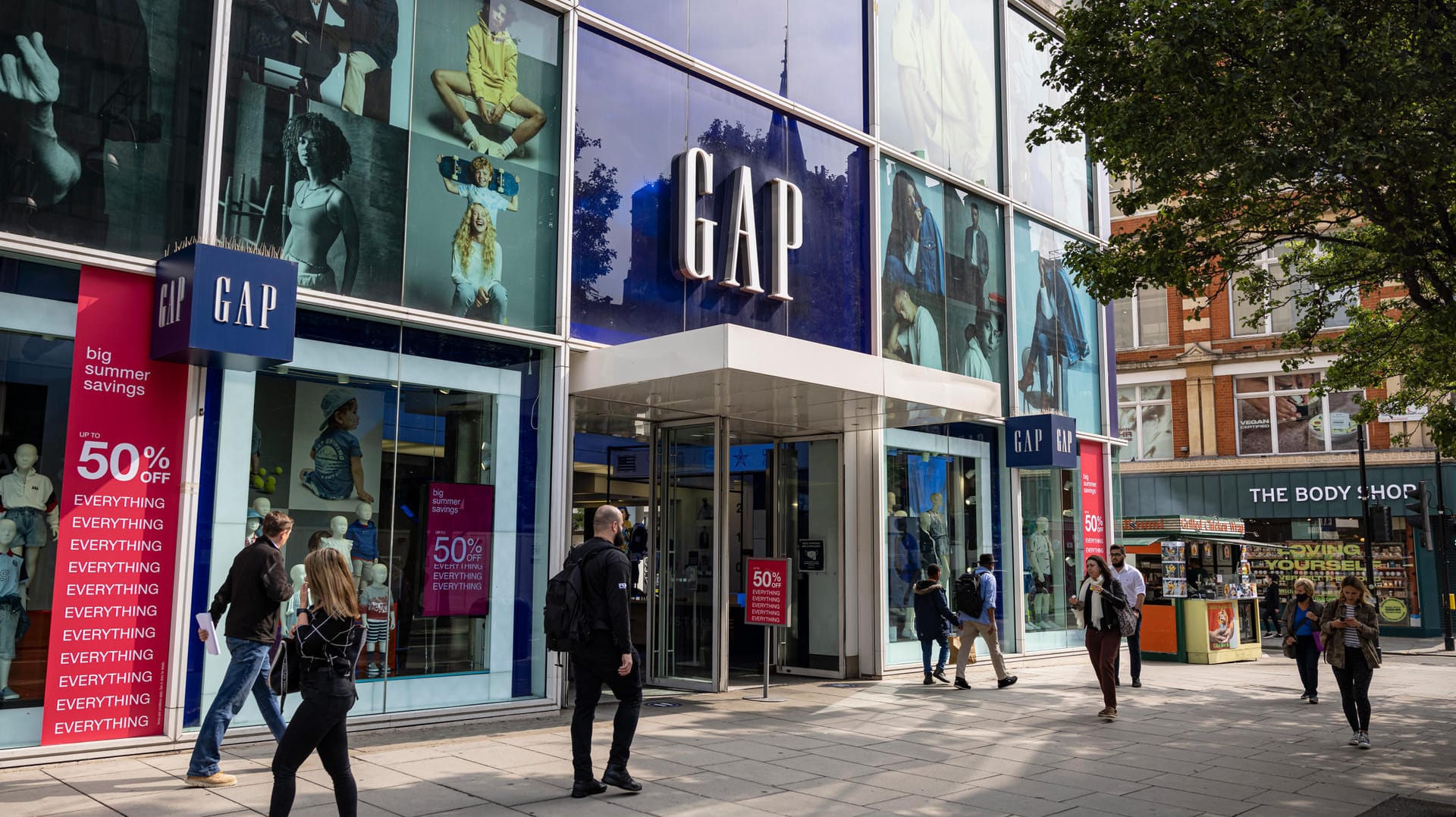 GAP-Filiale (Symbolbild): Das Modeunternehmen rechnet nicht mit einem guten Weihnachtsgeschäft, die Anleger reagierten auf diese Nachricht mit Abverkäufen. GAP-Filiale (Symbolbild): Das Modeunternehmen rechnet nicht mit einem guten Weihnachtsgeschäft, die Anleger reagierten auf diese Nachricht mit Abverkäufen.