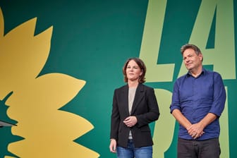 Annalena Baerbock und Robert Habeck: Nach den Koalitionsverhandlungen stellt die Grünen-Spitze die Ergebnisse ihrer Basis vor.