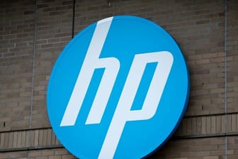 Das Logo der Computerfirma Hewlett-Packard ist an der Geschäftsstelle in Böblingen zu sehen.