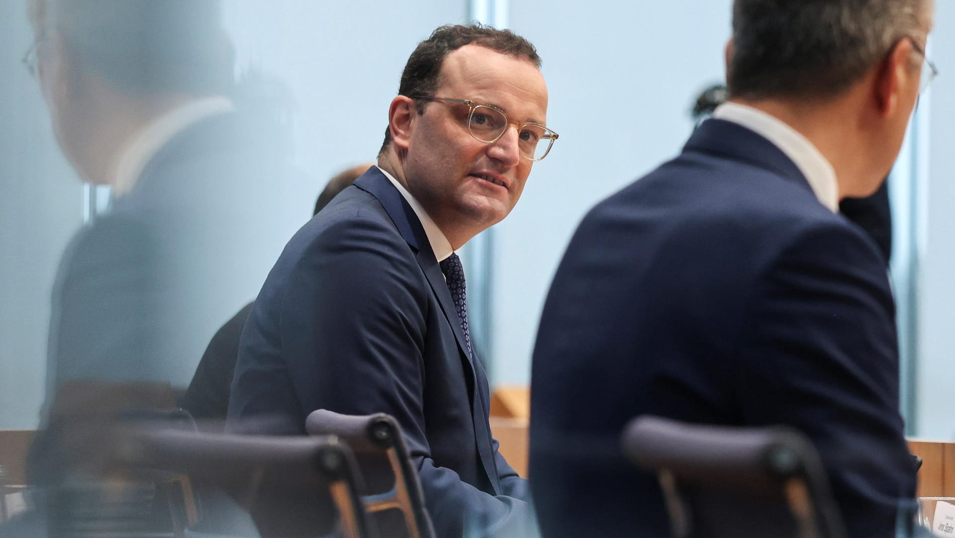Jens Spahn: Sein Gesundheitsministerium hat offenbar einen ersten Gesetzesentwurf für eine Pflege-Impfpflicht erarbeitet.