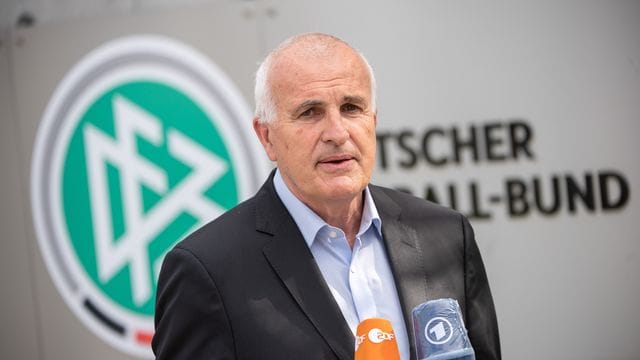 Christoph Schickhardt hält eine Impfpflicht nur für Fußballer für abwegig. Christoph Schickhardt hält eine Impfpflicht nur für Fußballer für abwegig.