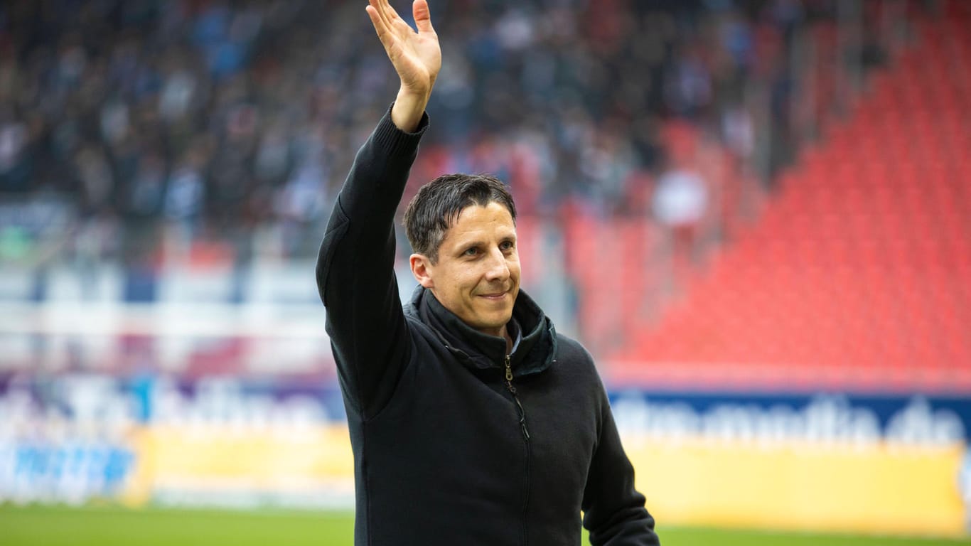 Christian Keller bei seiner Verabschiedung vom SSV Jahn Regensburg Anfang November: Ab April ist der 42-Jährige neuer Geschäftsführer Sport beim 1. FC Köln.
