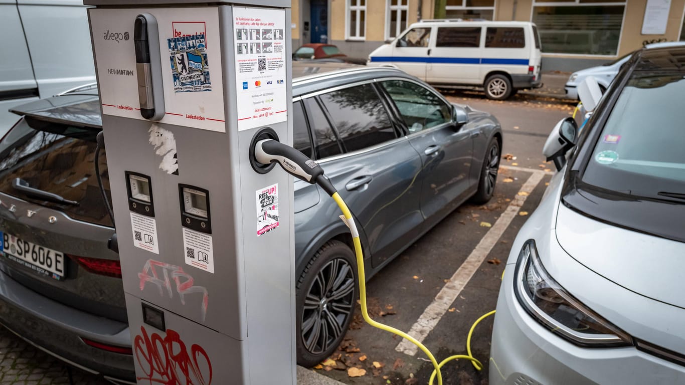 Elektroautos in Berlin: Die Stromer-Dichte in der Hauptstadt liegt ungefähr auf Bundesdurchschnitt.