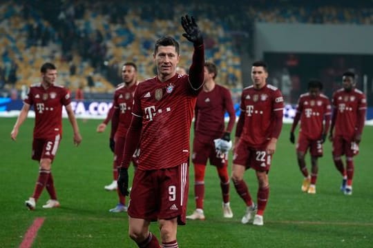 Der FC Bayern München um Robert Lewandowski (v) siegte in Kiew.