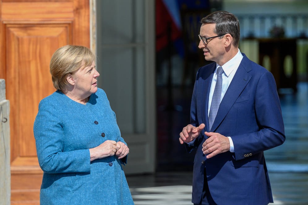 Angela Merkel in Warschau im September: Merkel hatte vergangene Woche mit Morawiecki telefoniert, um ihm die volle Solidarität Deutschlands zuzusagen.
