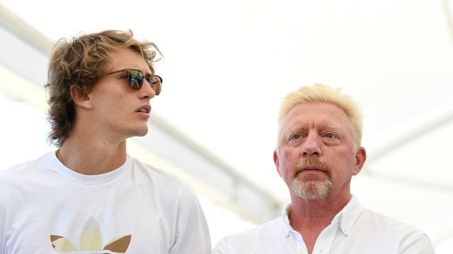 Alexander Zverev (l) und Team-Kapitän Boris Becker (r) 2020 beim ATP Cup in Australien. Alexander Zverev (l) und Team-Kapitän Boris Becker (r) 2020 beim ATP Cup in Australien.