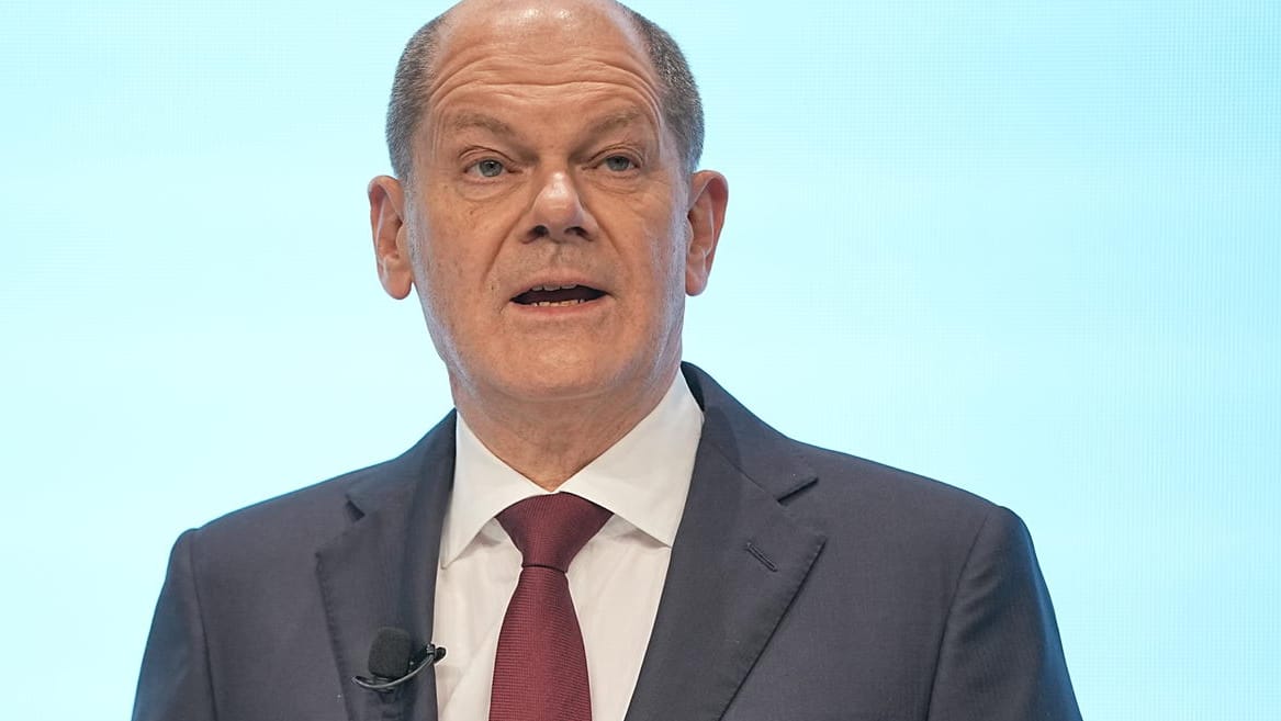 SPD-Kanzlerkandidat Olaf Scholz: "Wir müssen Impfen und Boostern, um die Verbreitung des Virus zu erschweren". SPD-Kanzlerkandidat Olaf Scholz: "Wir müssen Impfen und Boostern, um die Verbreitung des Virus zu erschweren".