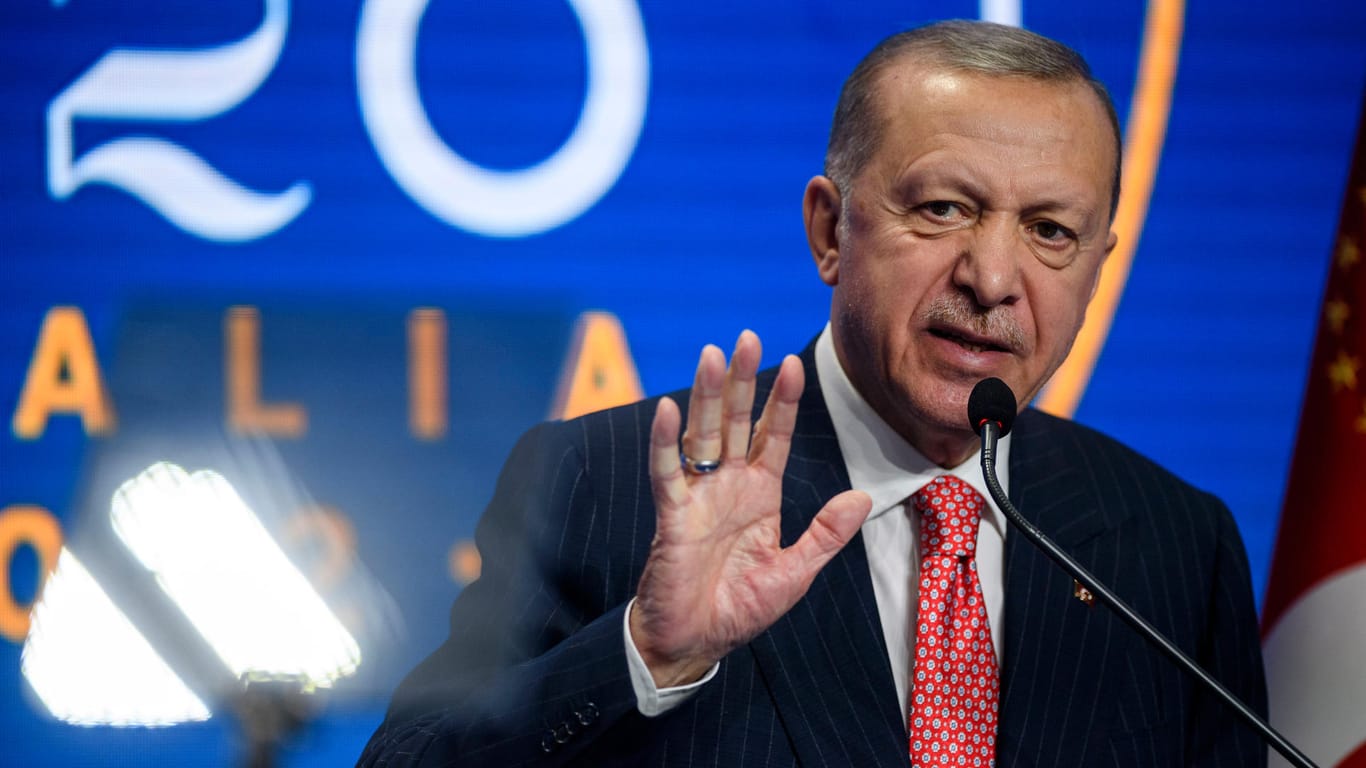 Spaltet die Geister (Archivbild): Der türkische Präsident Recep Tayyip Erdoğan gerät bei einigen Türken immer mehr in Kritik – denn seine Aussagen befeuern den Wertverlust der Lira.