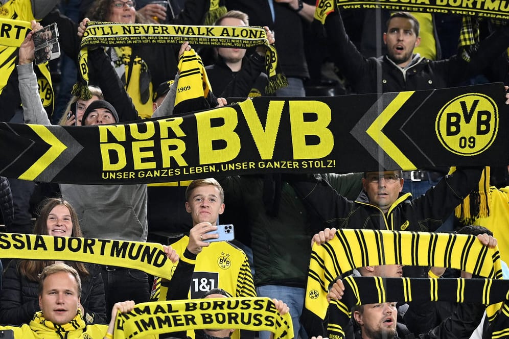 Anhänger des BVB (Archivbild): Mehrere Dortmunder Fans sitzen in Lissabon in Untersuchungshaft.