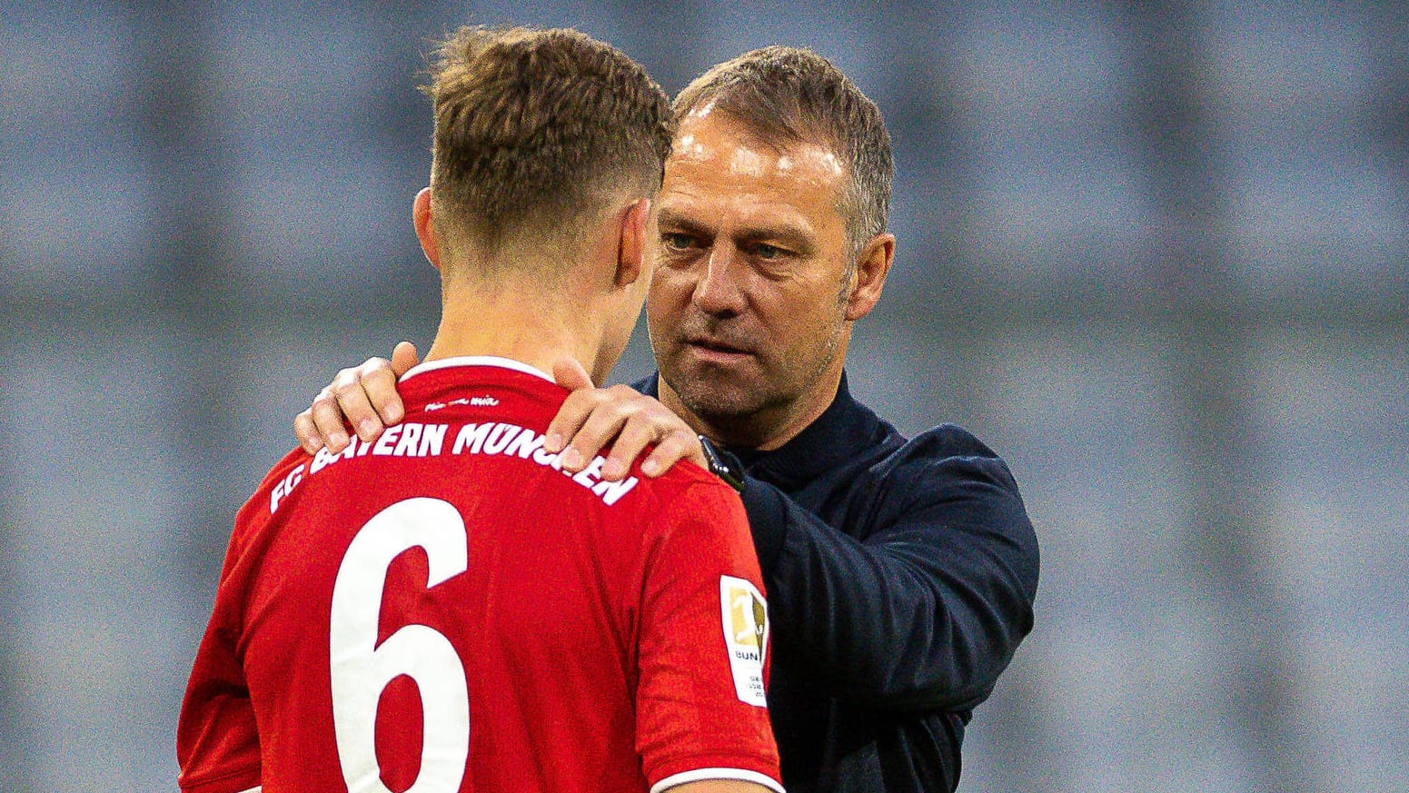 Joshua Kimmich (l.) und Hansi Flick: Der Nationalspieler und der Bundestrainer hatten ein ausführliches Gespräch zur Impfung.