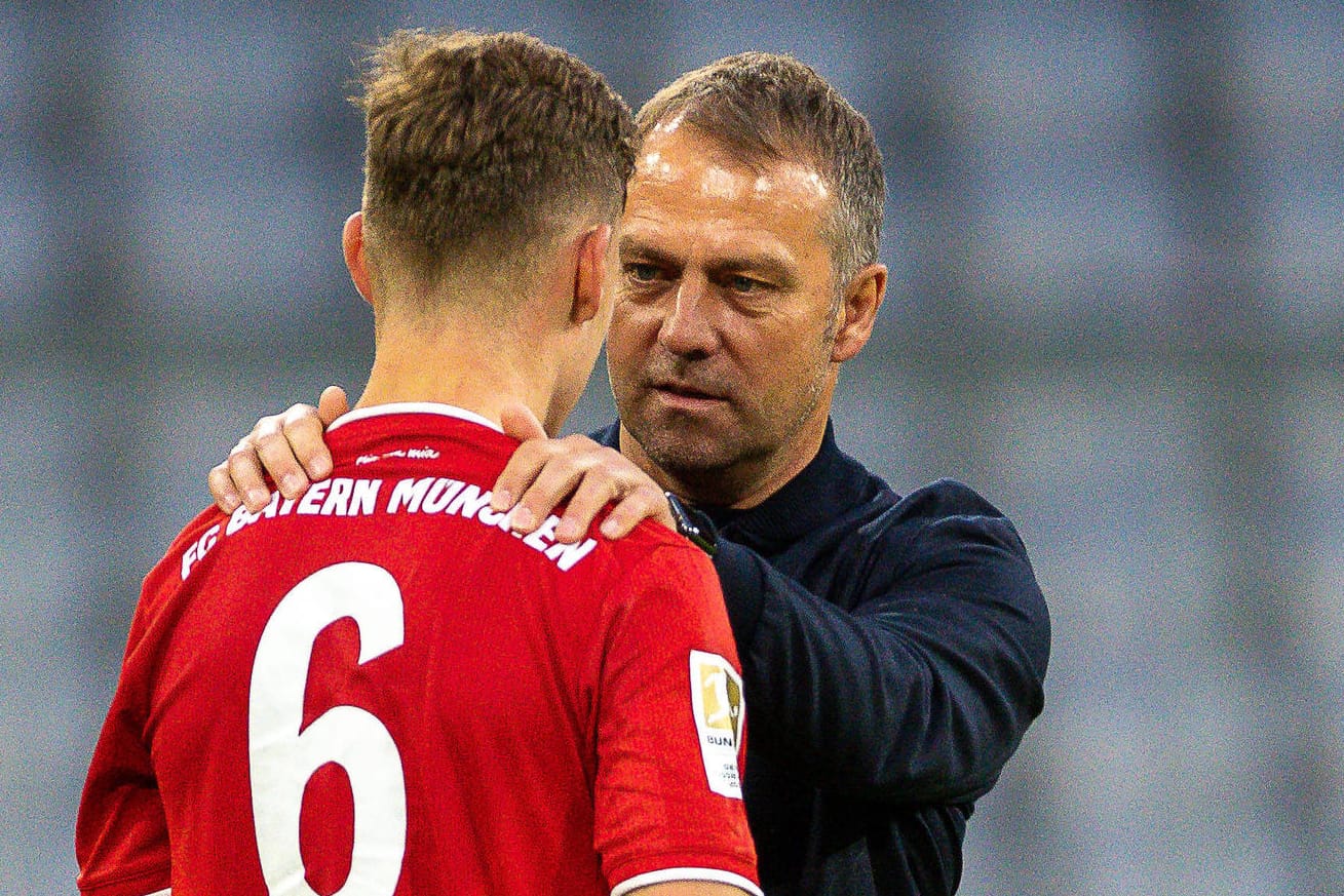 Joshua Kimmich (l.) und Hansi Flick: Der Nationalspieler und der Bundestrainer hatten ein ausführliches Gespräch zur Impfung.