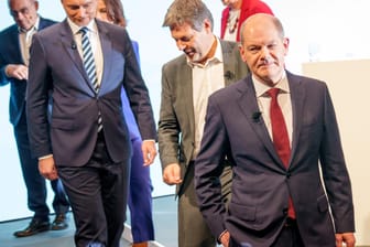Olaf Scholz (r., SPD), Robert Habeck (Grüne), Christian Lindner (FDP): "Außerordentlich ambitionierte Vorhaben".