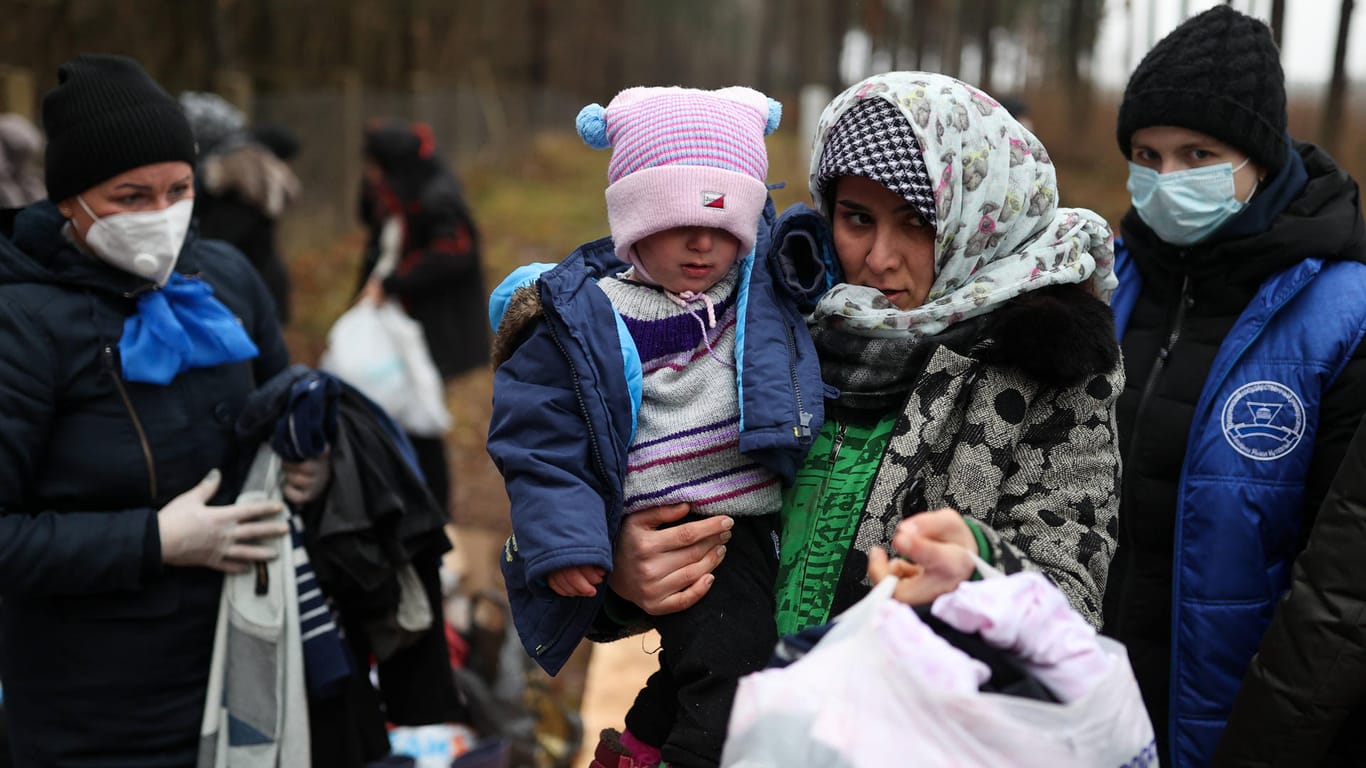 Migranten in einem Camp in Belarus: Machthaber Lukaschenko will nun auch massiver auf Rückführungen setzen.
