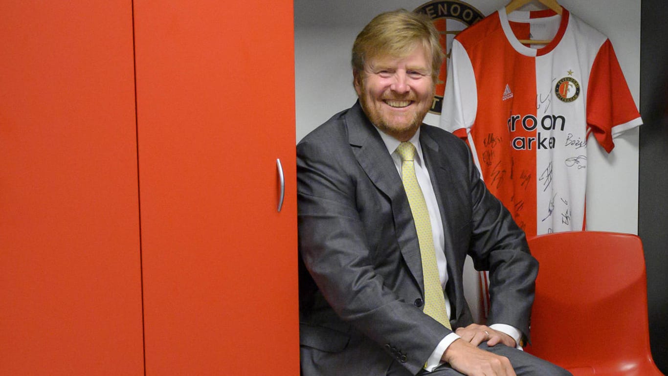 König Willem-Alexander: Der niederländische Monarch zeigte sich bereits 2020 in der Feyenoord-Kabine im altehrwürdigen Stadion De Kuip.