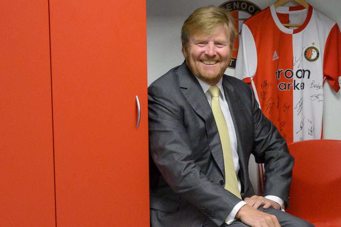 König Willem-Alexander: Der niederländische Monarch zeigte sich bereits 2020 in der Feyenoord-Kabine im altehrwürdigen Stadion De Kuip.