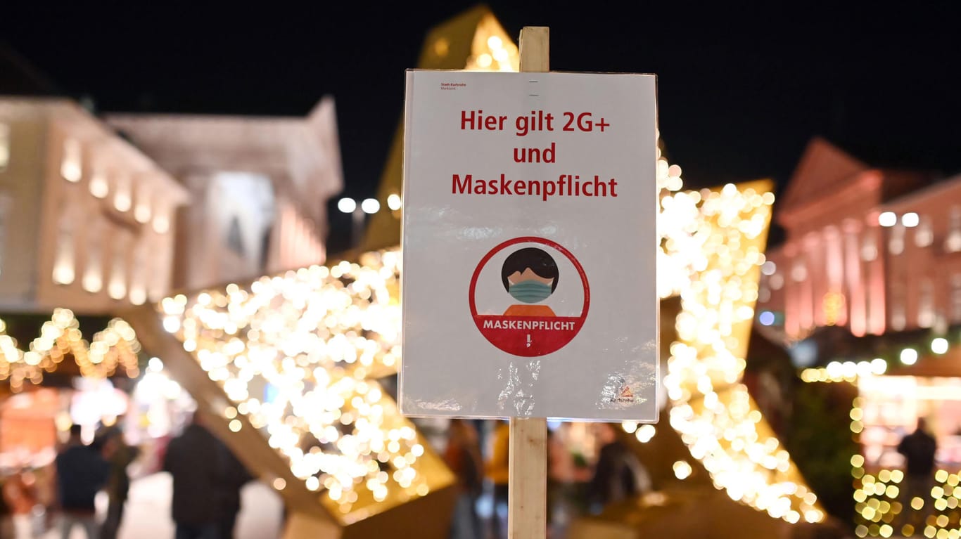 Maskenpflicht und 2G+ auf dem Weihnachtsmarkt in Karlsruhe: In Deutschland steigt der Inzidenzwert seit Wochen an.