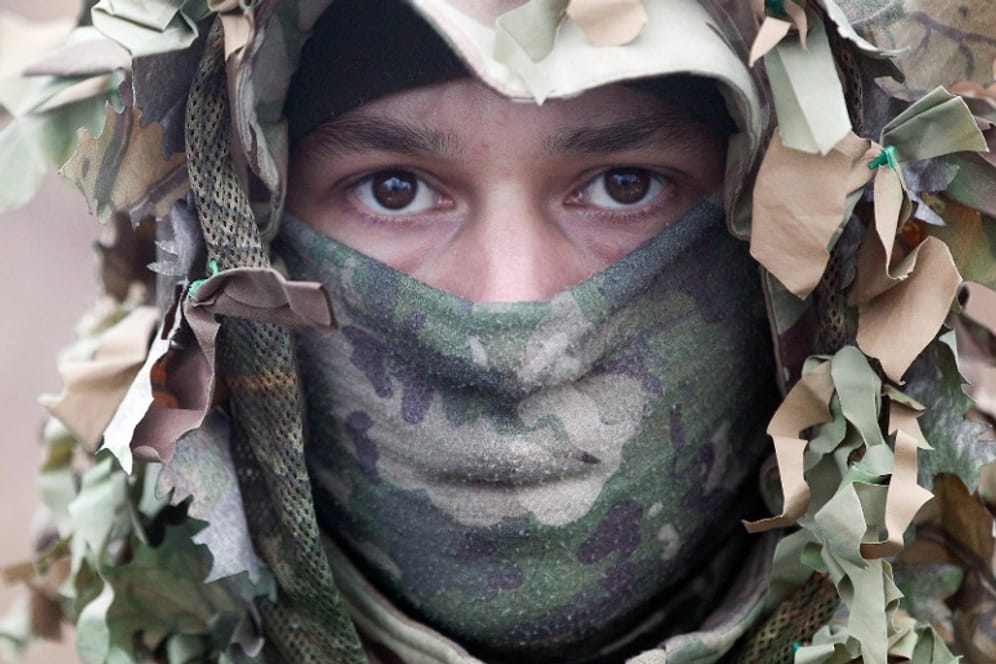 Soldat bei einer Militärübungen in Russland.