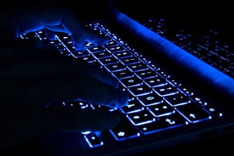 Cyberkriminelle agieren mitunter im Darknet.